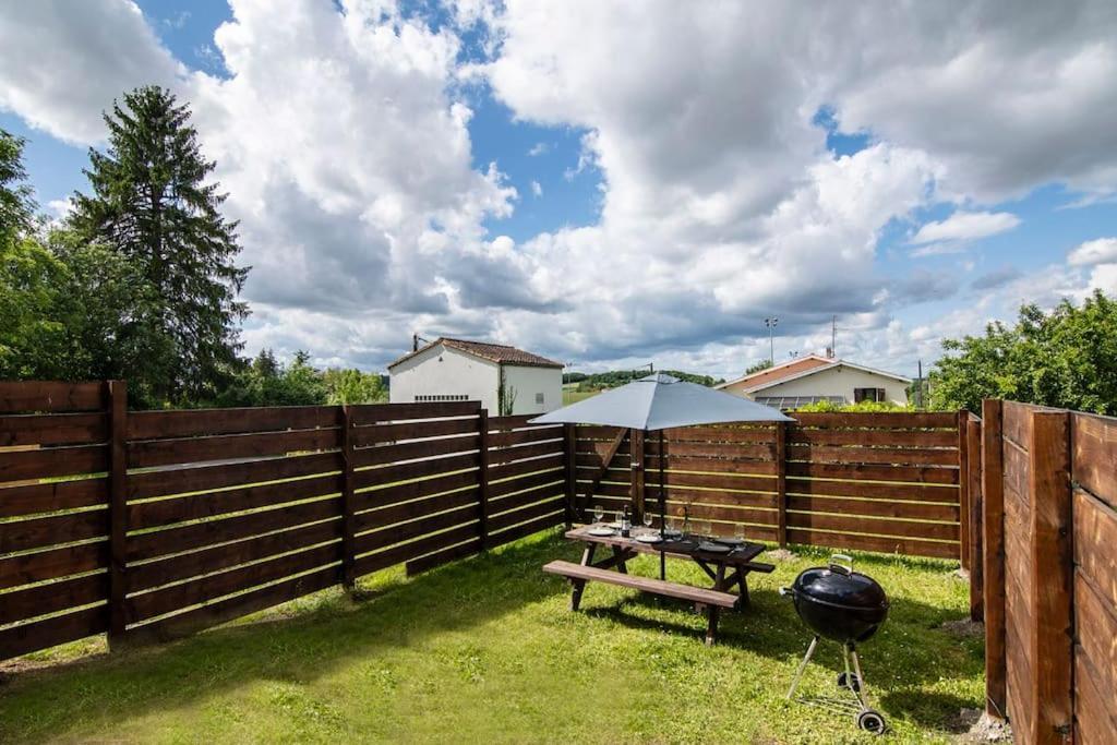 Treize Maison 3 Bed House In Centre Of Saint Severin Exterior photo